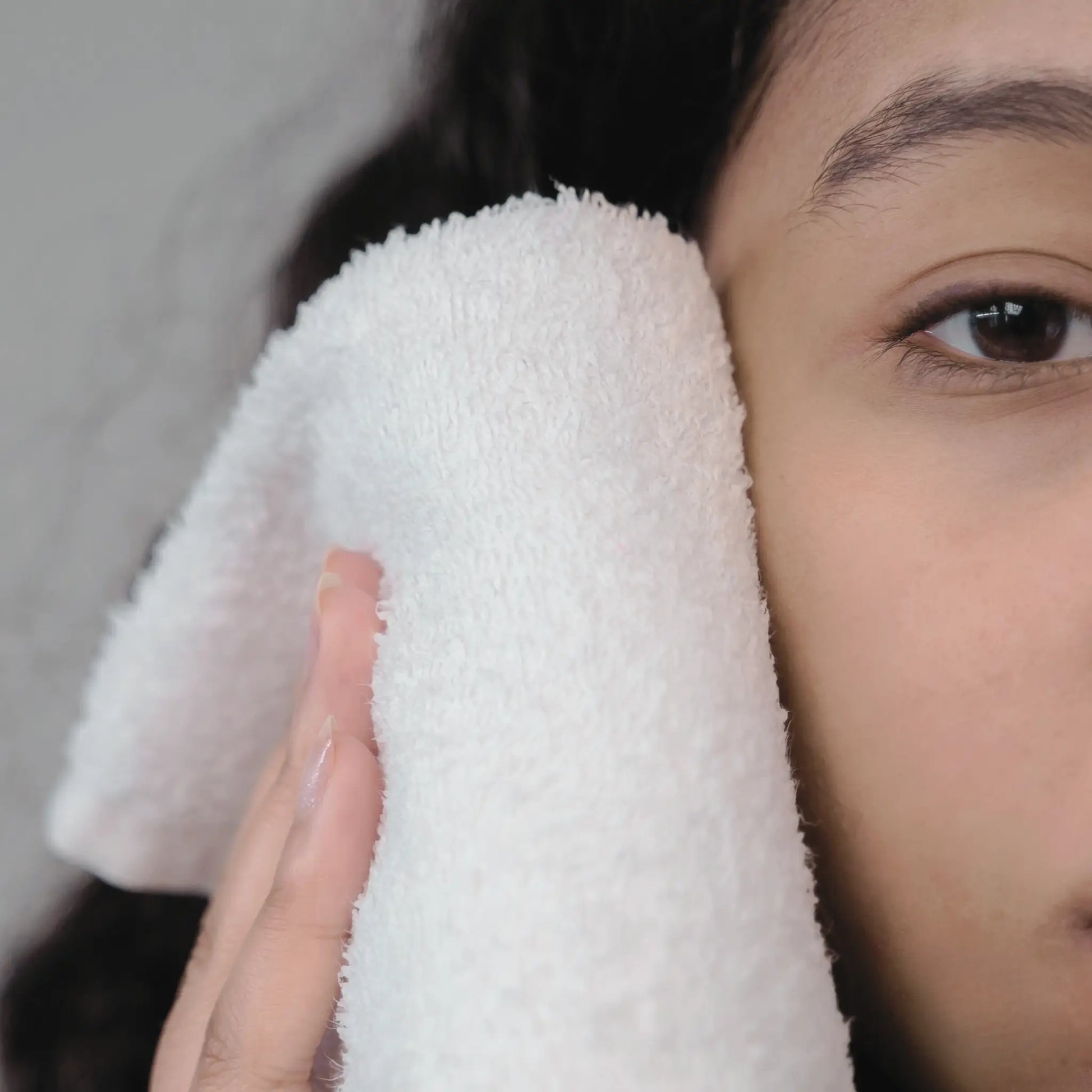 soft cotton face towels used on girl face